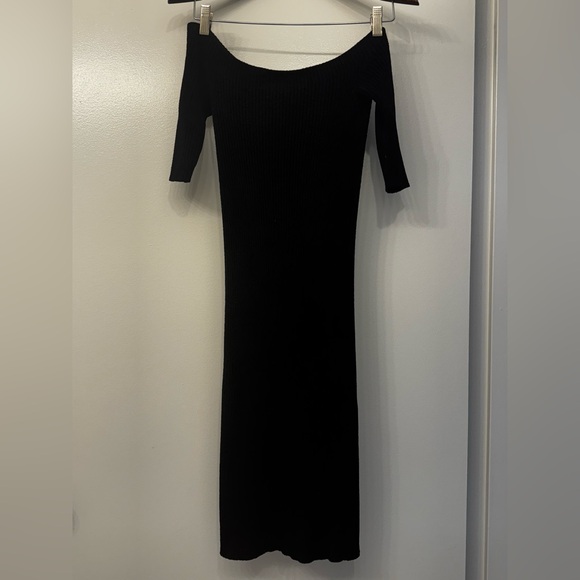 HELMUT LANG Off-the-Shoulder Seamless Fitted rib
Knit dress - Picture 3 of 5